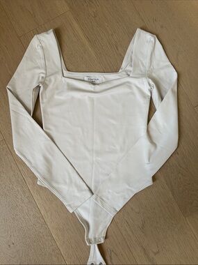 Aritzia Contour Long-Sleeve Square Neck Bodysuit — Cream